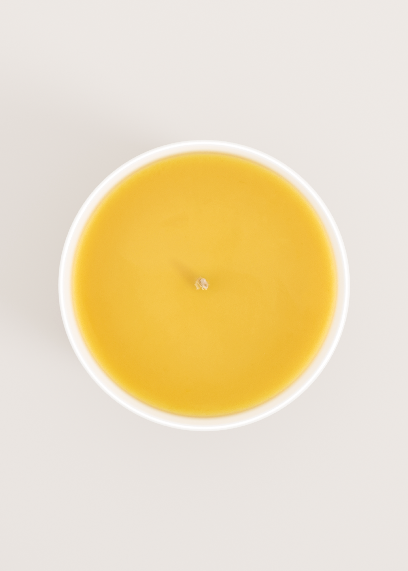Sicilia Scented Candle - A blend of lemon and crisp apple, offering a fresh, uplifting burst of citrus.