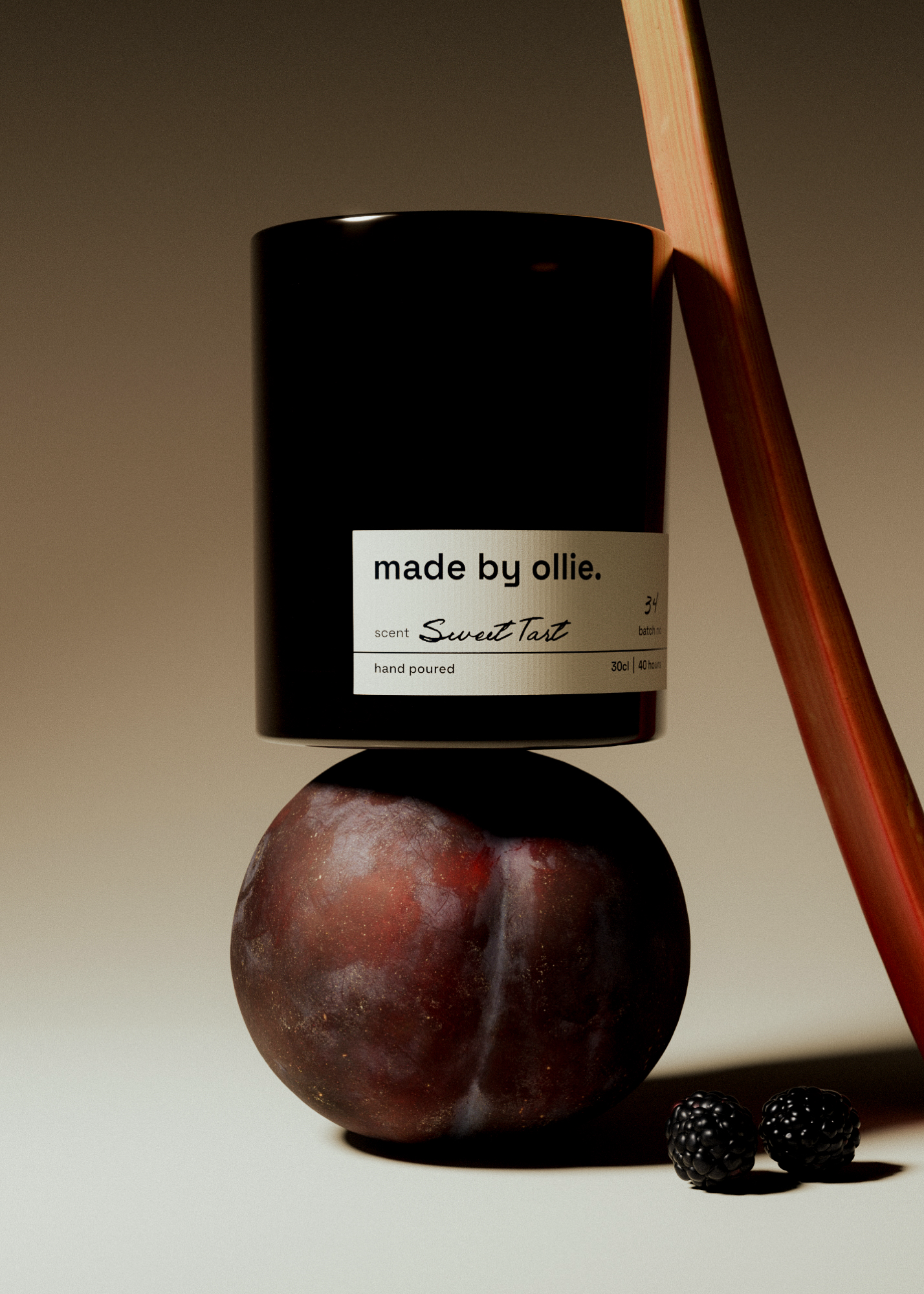 Scented Candle with Plum, Rhubarb, Pear, Peach and Blackberry